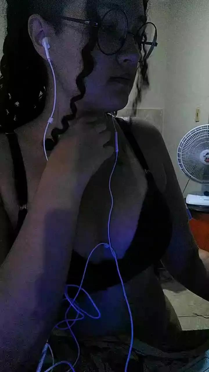 Deusa_Aster on Cam4 