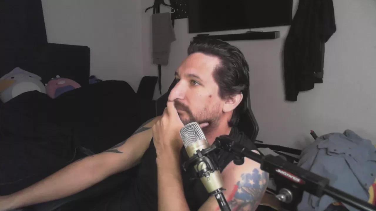 devilPup75 on Cam4 