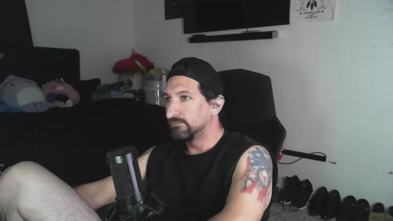 devilPup75 on Cam4 
