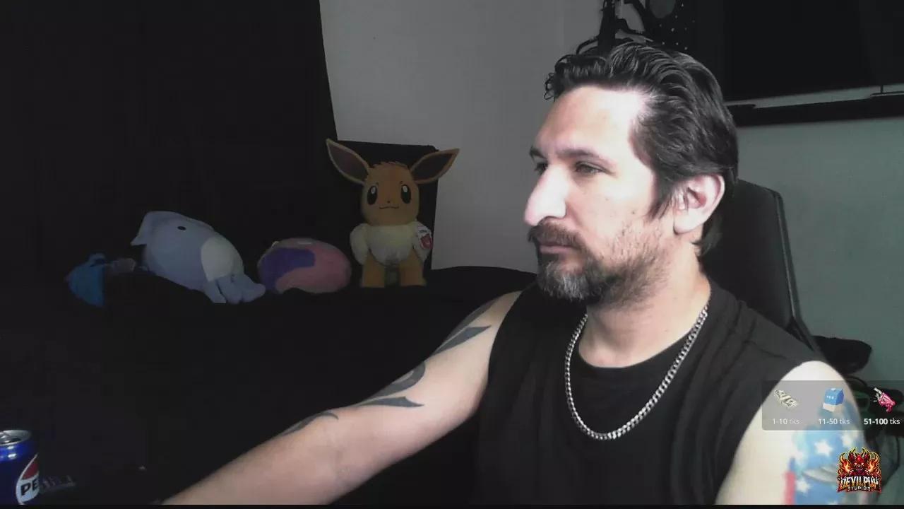 devilPup75 on Cam4 