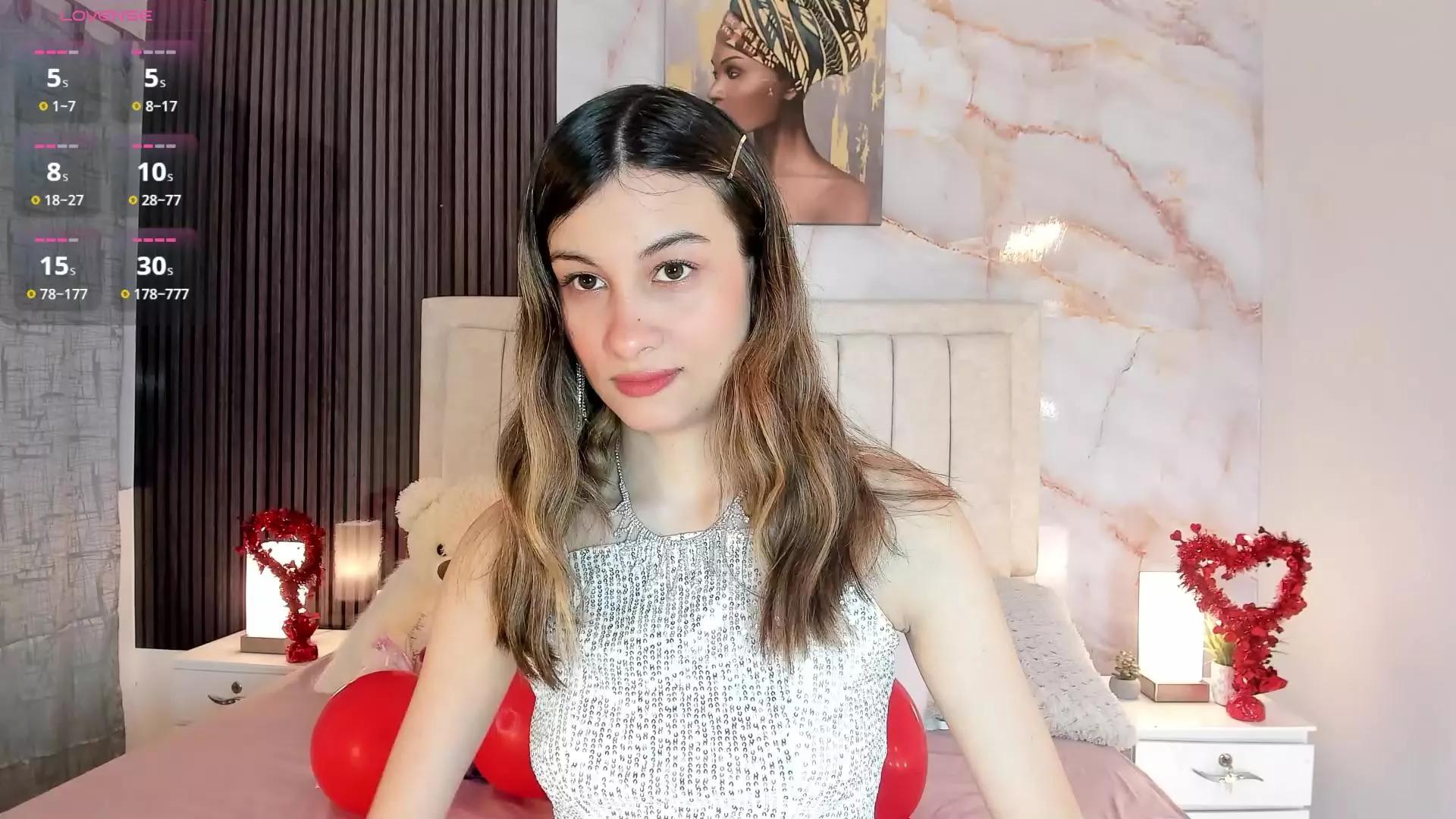 devine_simone on Cam4 
