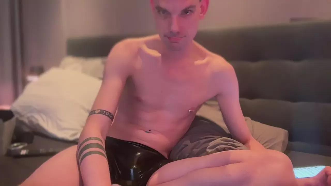 Diaperboy27 on Cam4 