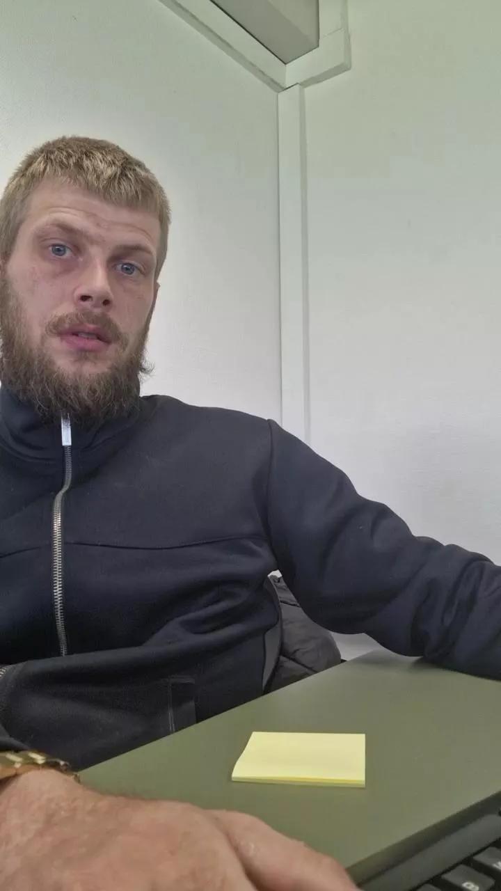 Dirtydick95 on Cam4 