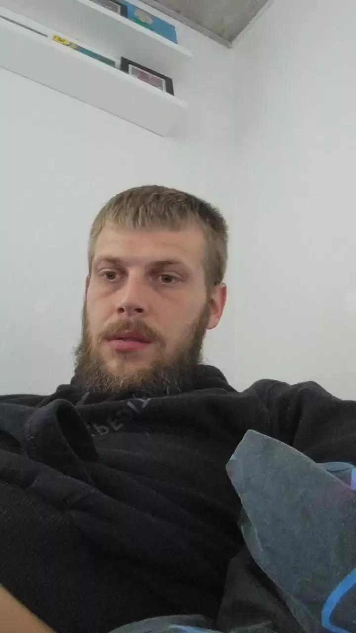 Dirtydick95 on Cam4 