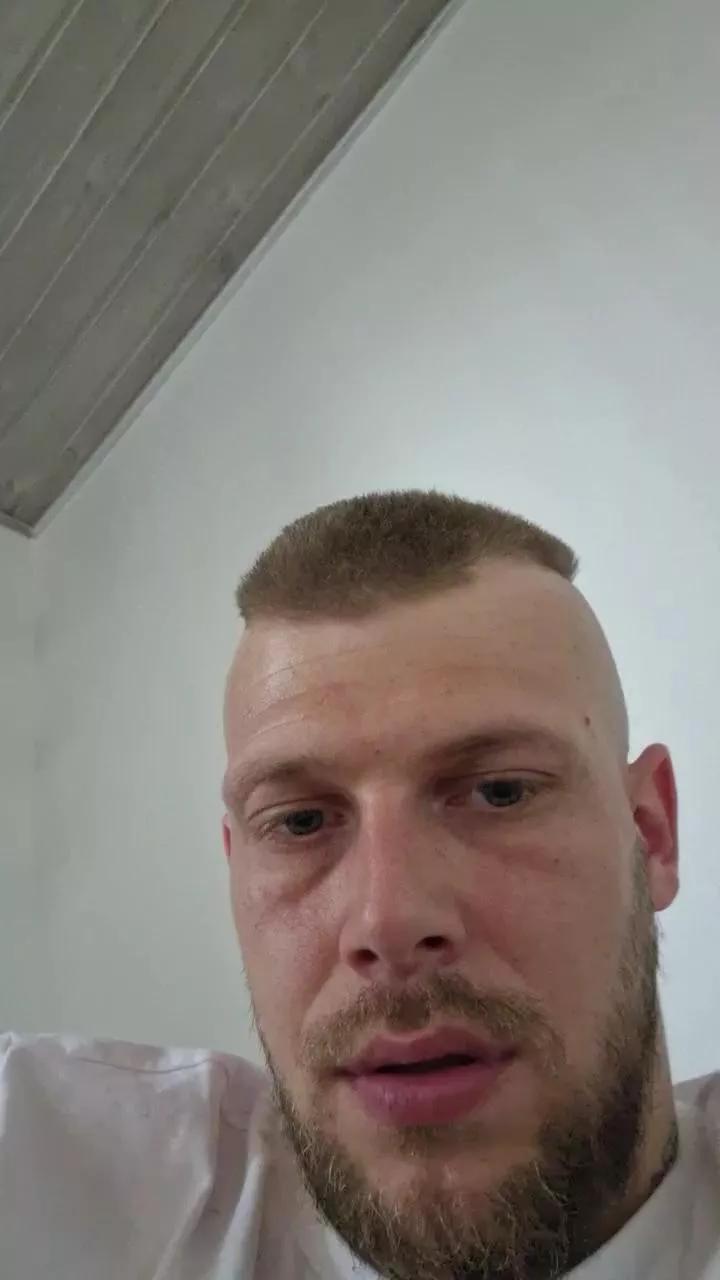 Dirtydick95 on Cam4 
