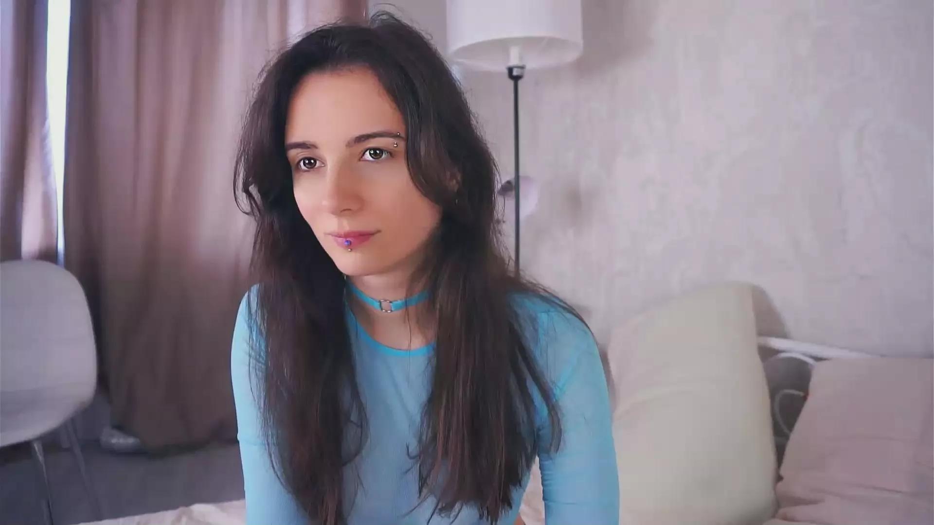 DollyCavell on Cam4 