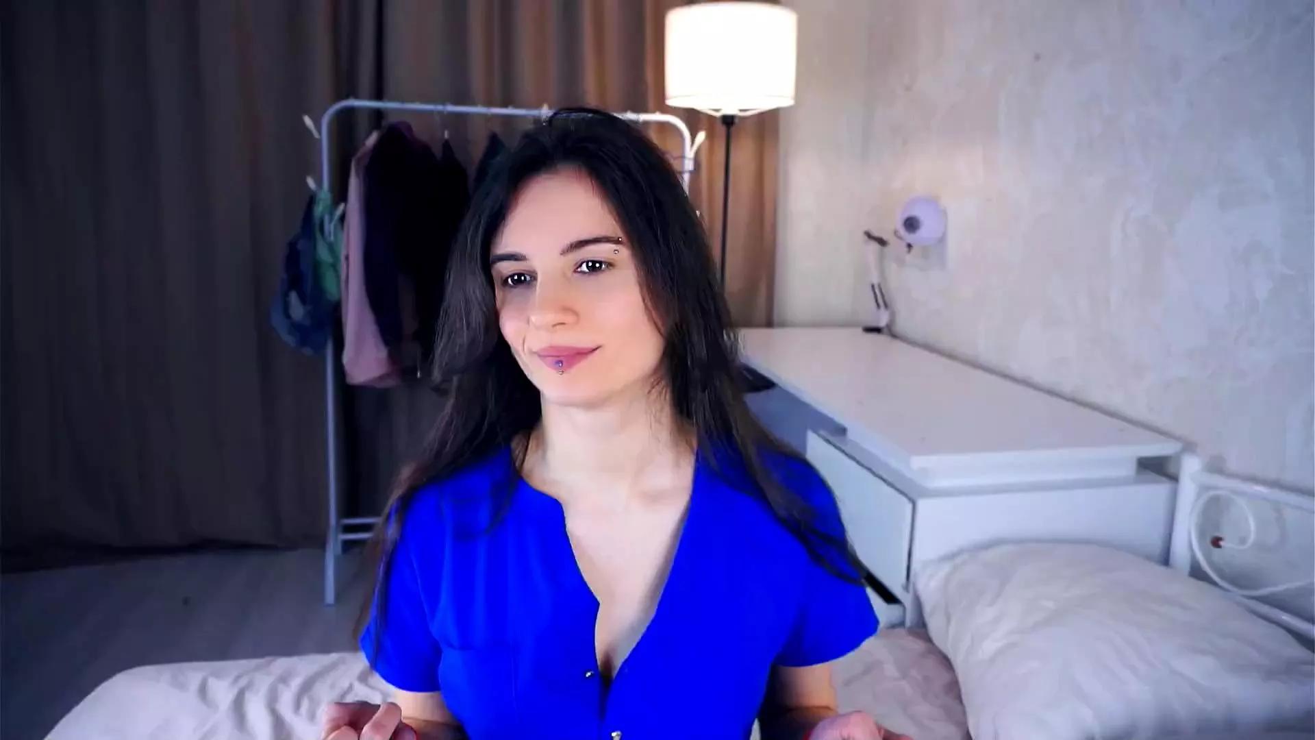 DollyCavell on Cam4 