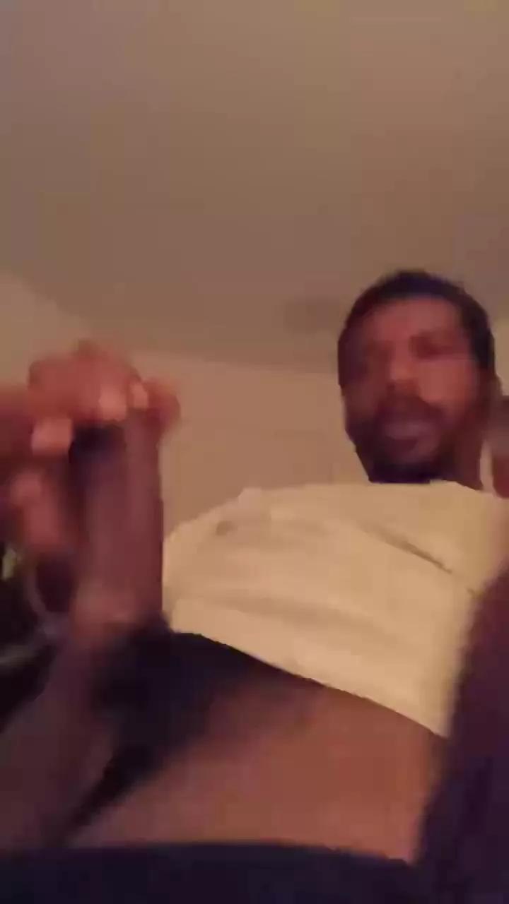 Dontaywood230 on Cam4