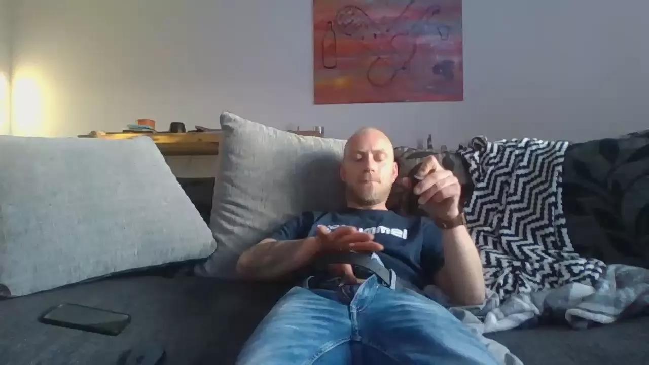 Drachten1988 on Cam4 