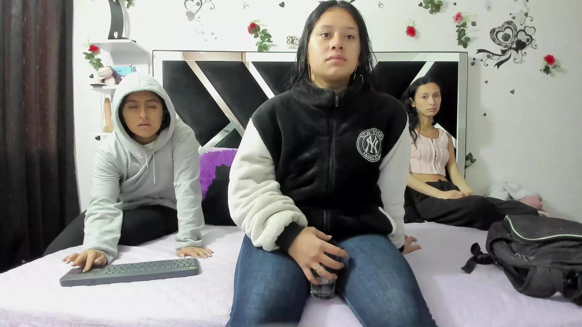 dream_girls1 on Cam4 
