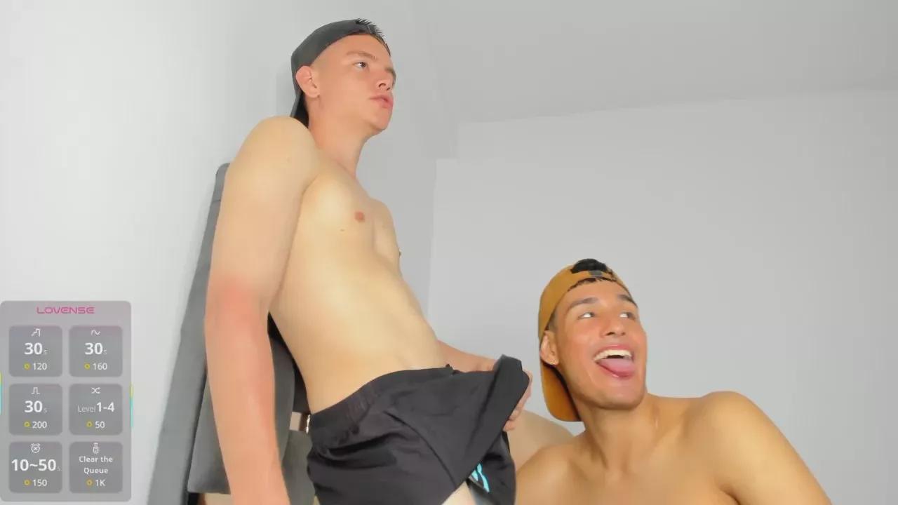 EAT_TWINKS on Cam4 