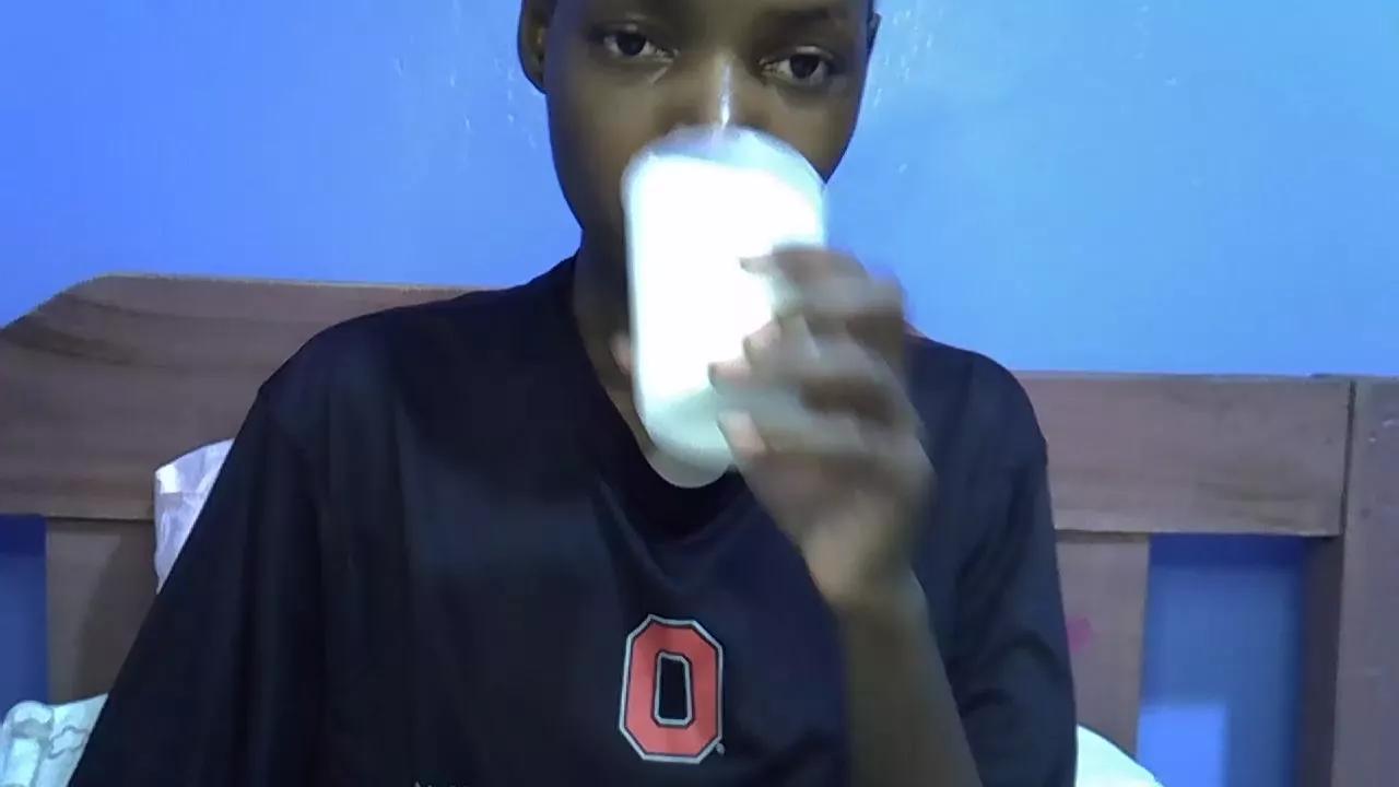 Ebonyvallerin on Cam4 