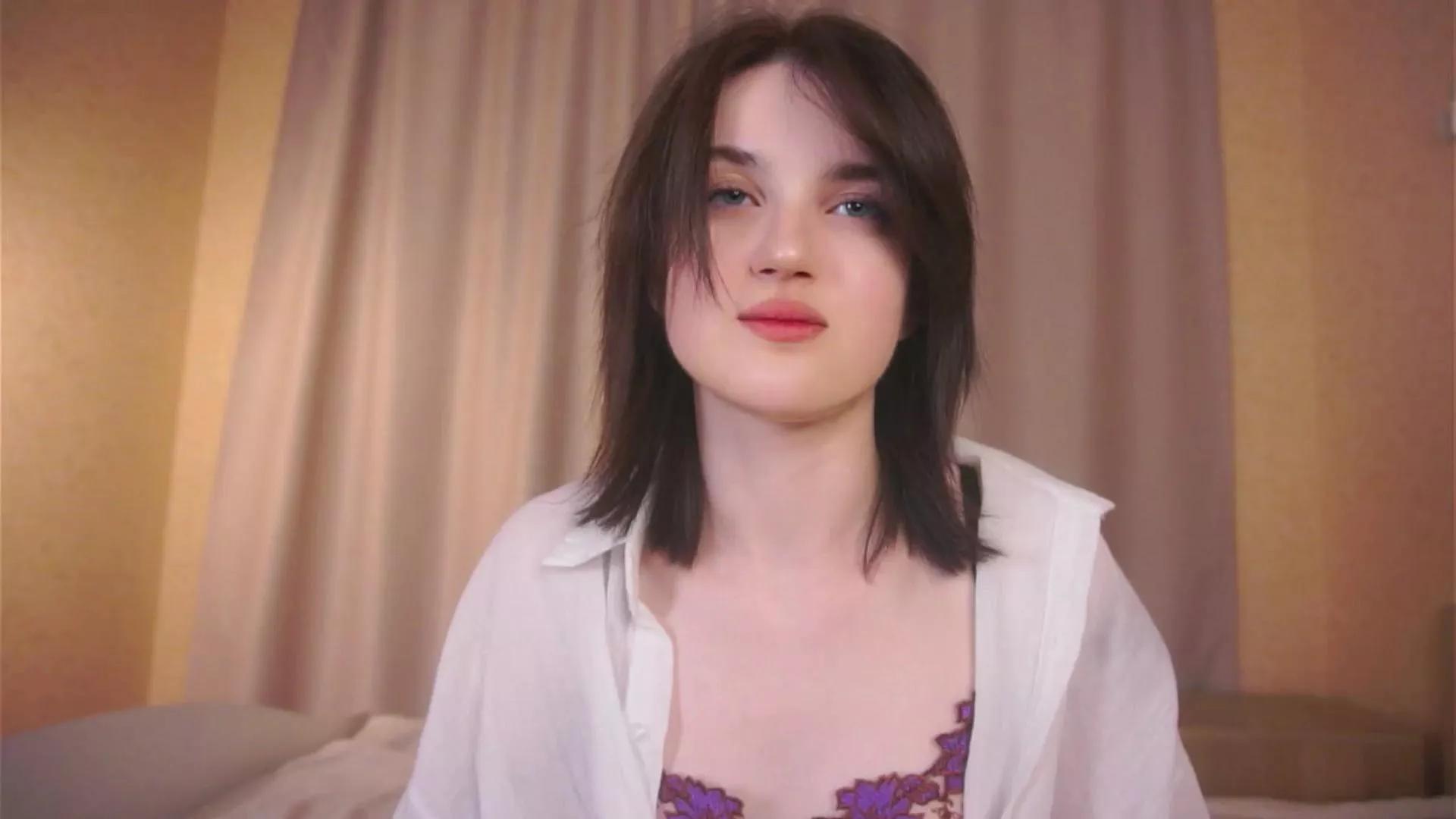 ElwineBlood on Cam4 