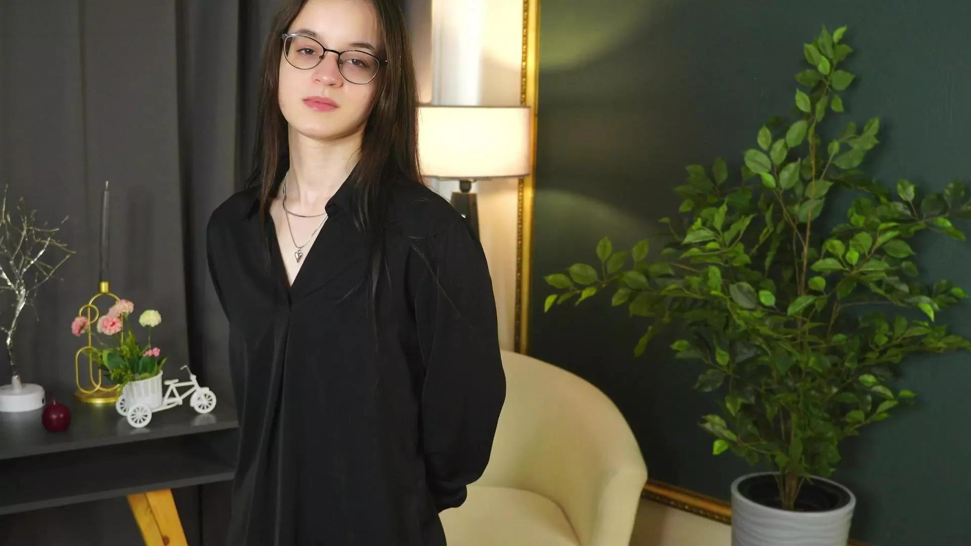 ElwineDanley on Cam4 