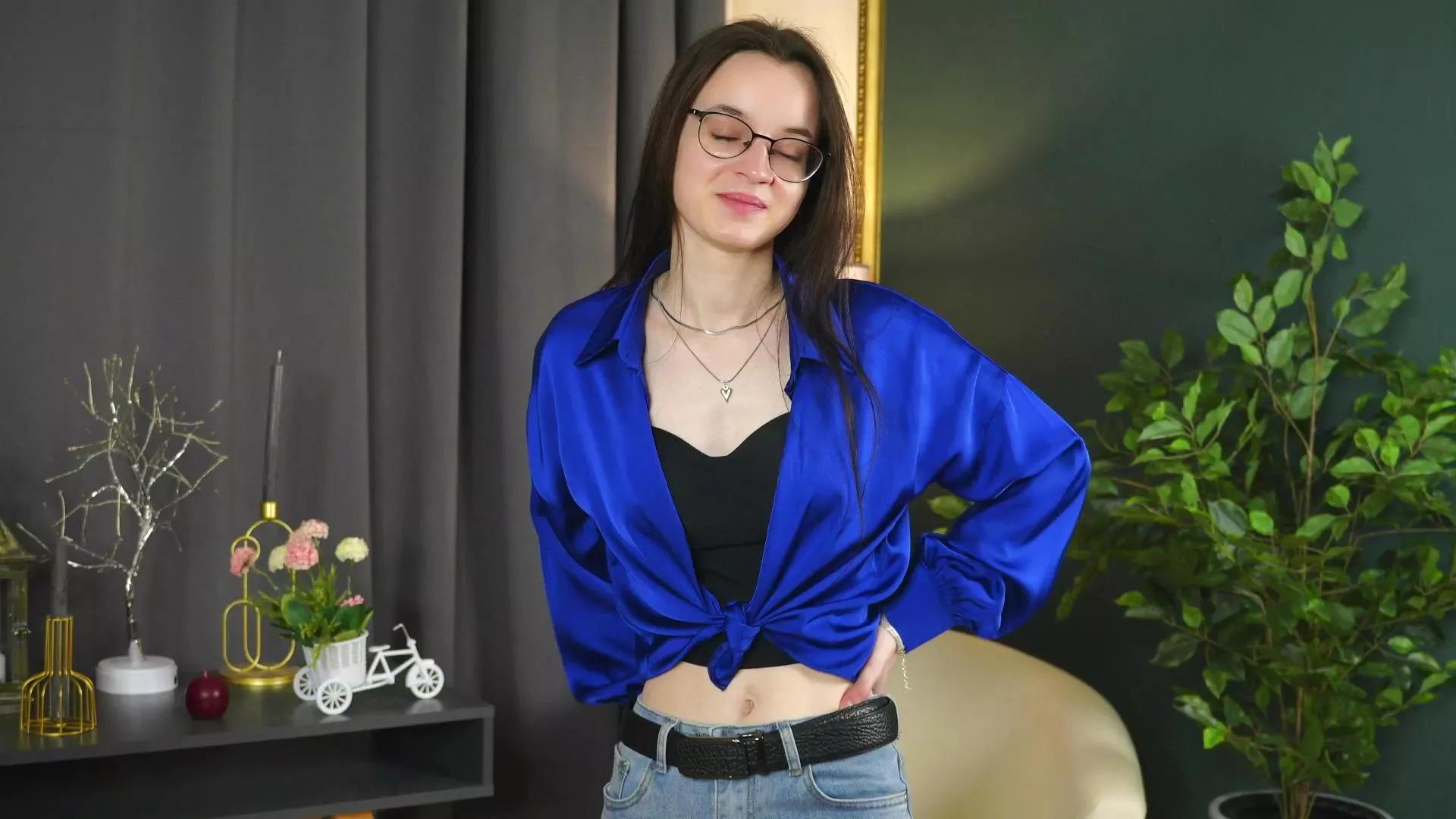 ElwineDanley on Cam4 