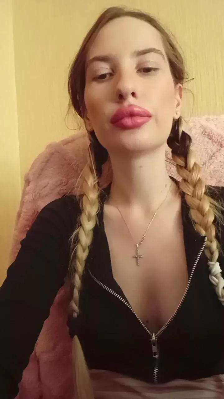Elzakom on Cam4 