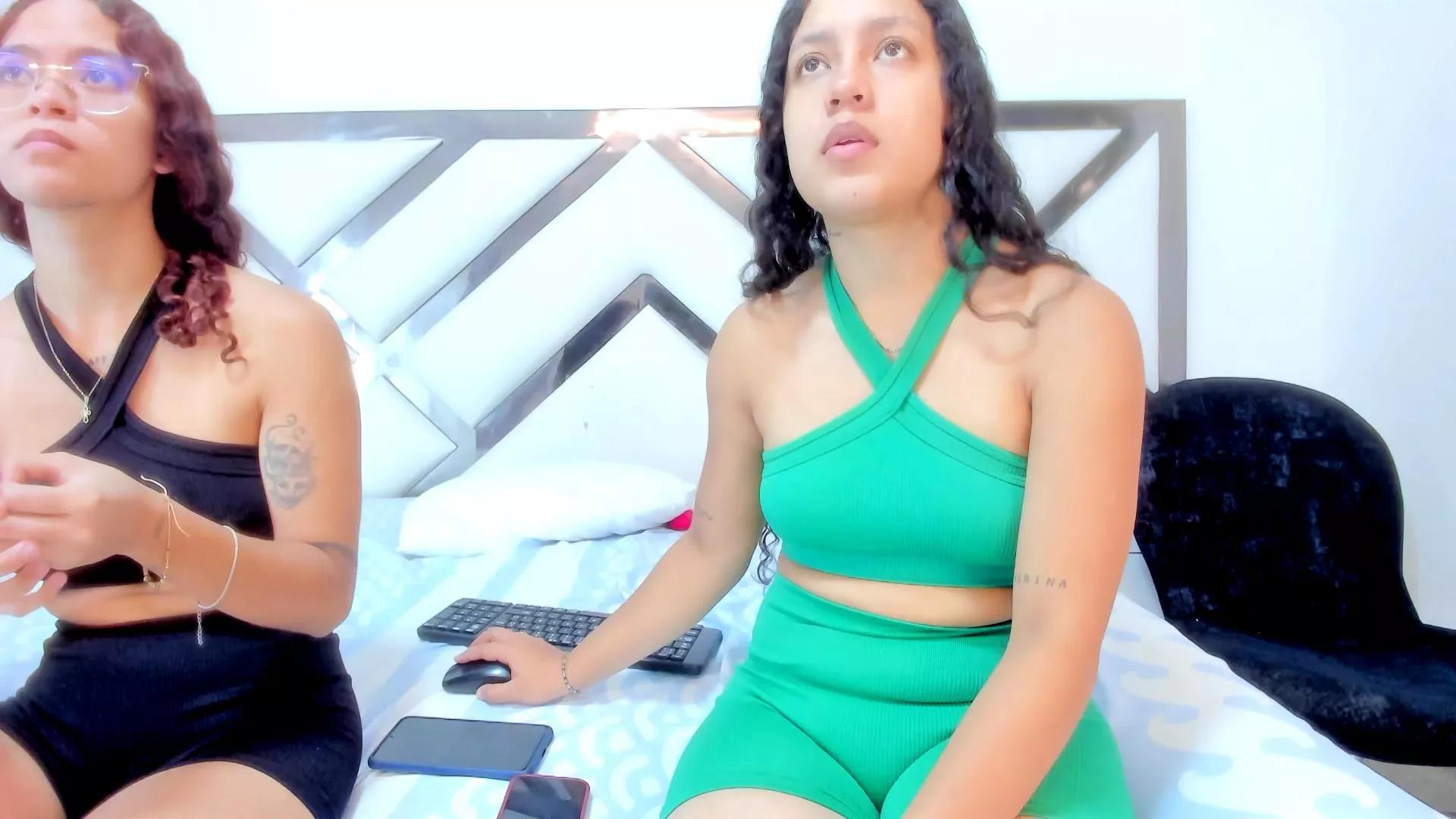 emaandemely on Cam4 