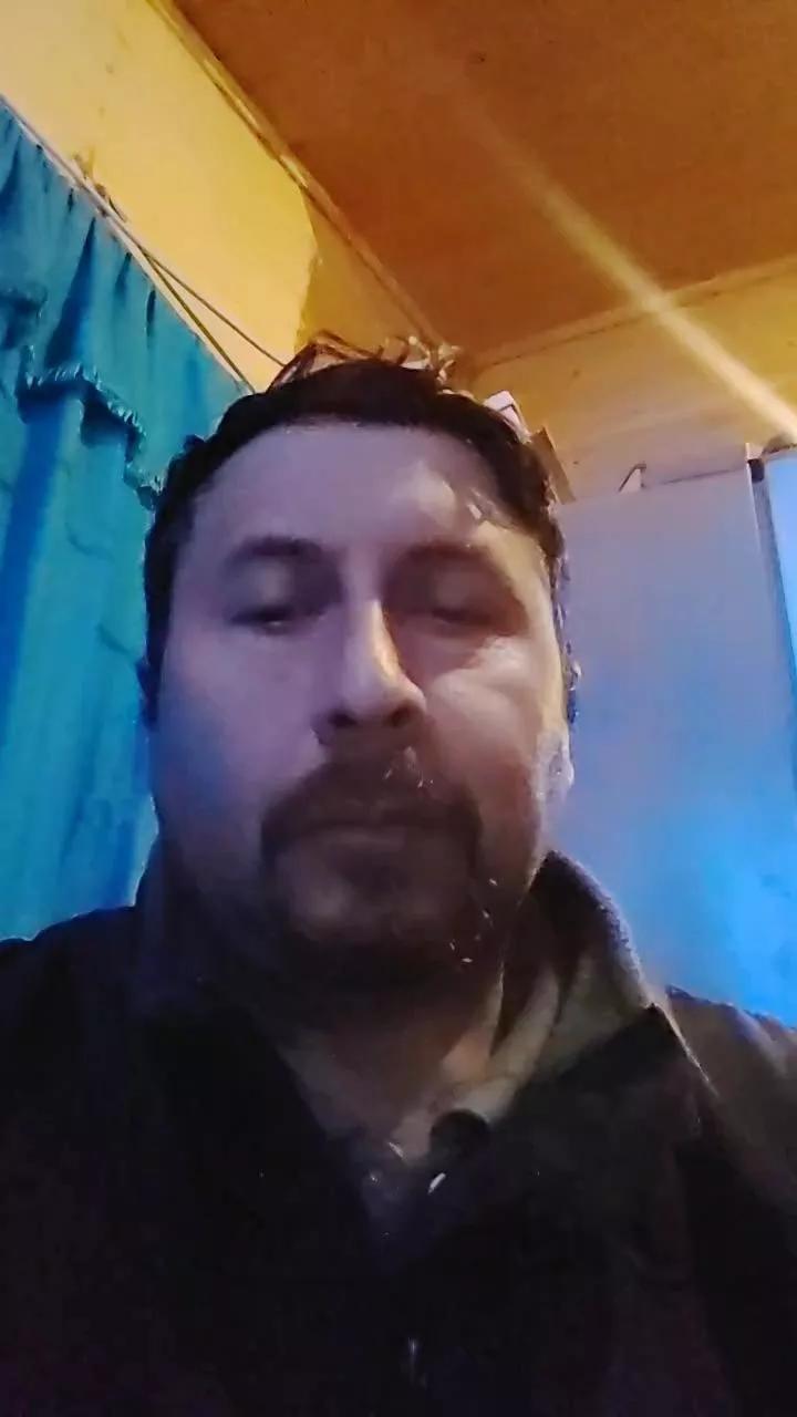 Offline emilio20yhot on Cam4