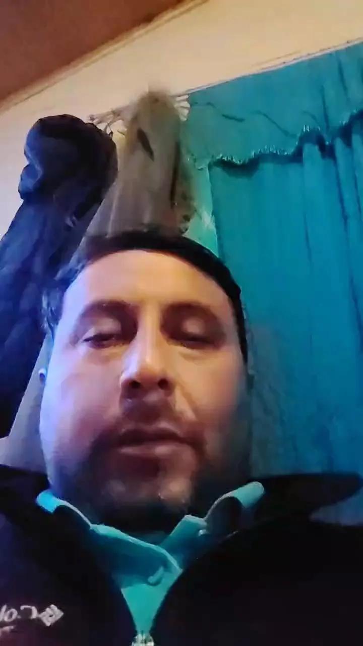 Offline emilio20yhot on Cam4