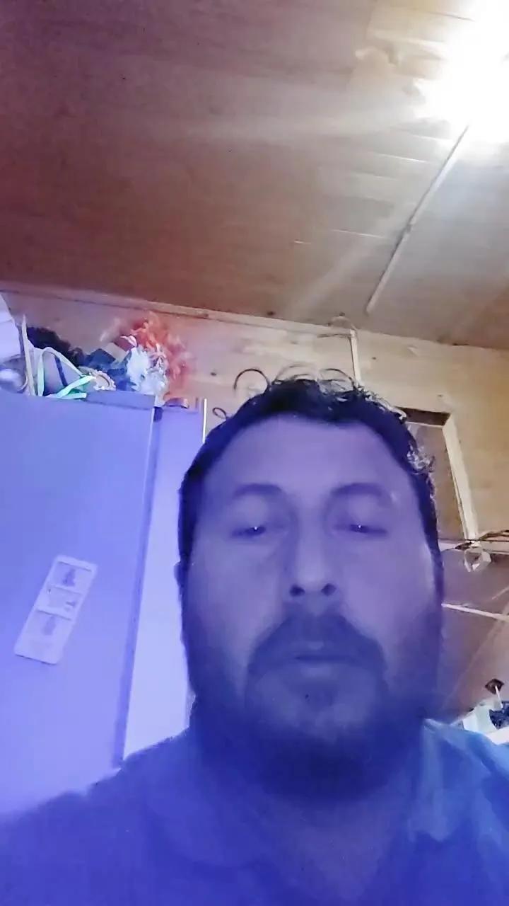 Offline emilio20yhot on Cam4