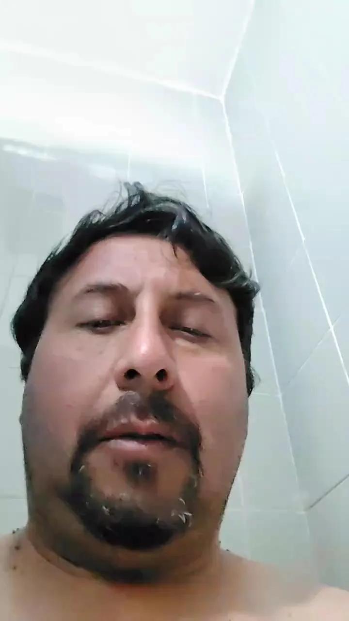 Offline emilio20yhot on Cam4