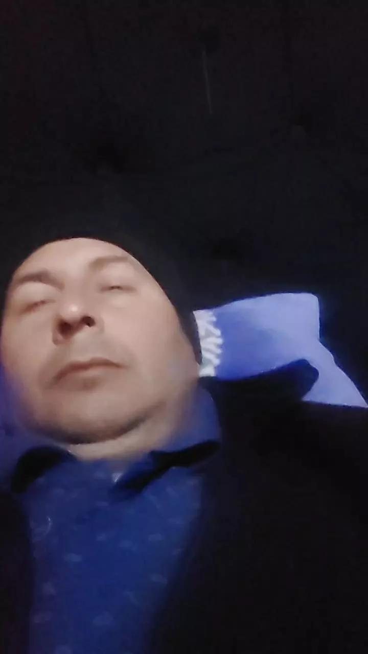 Offline emilio20yhot on Cam4