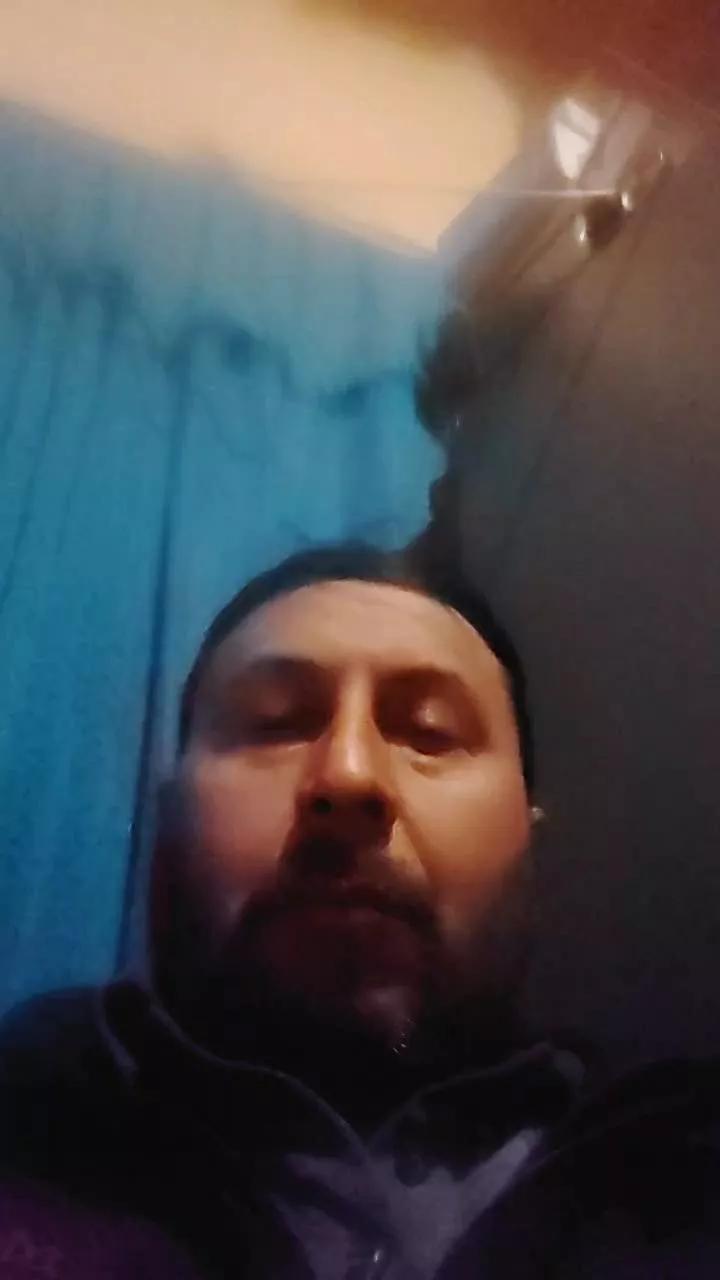 Offline emilio20yhot on Cam4