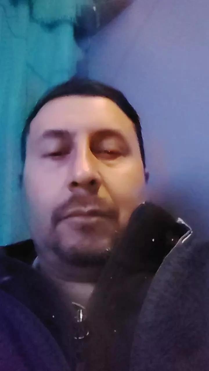 Offline emilio20yhot on Cam4