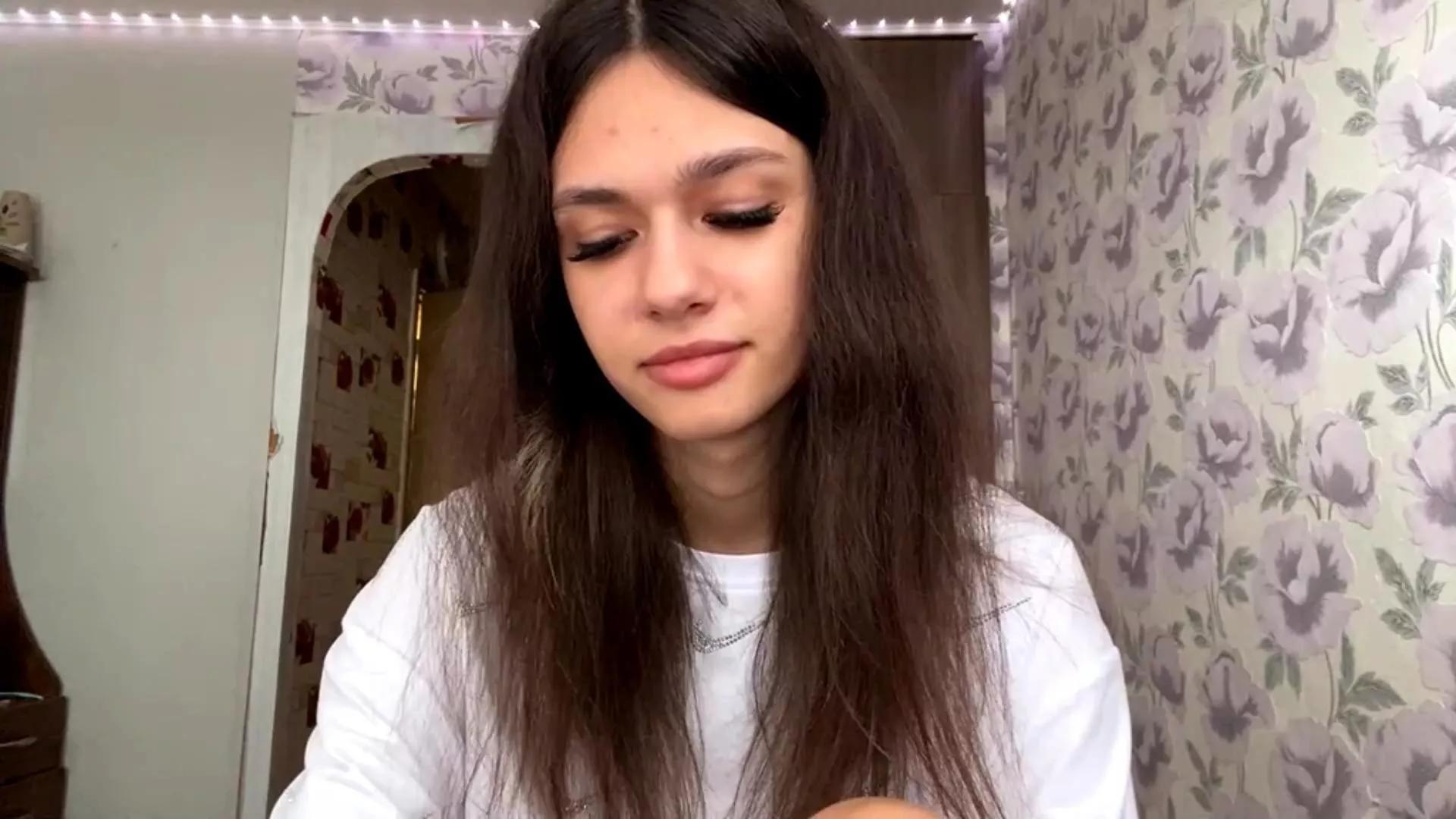 EmmaBellumsss on Cam4 