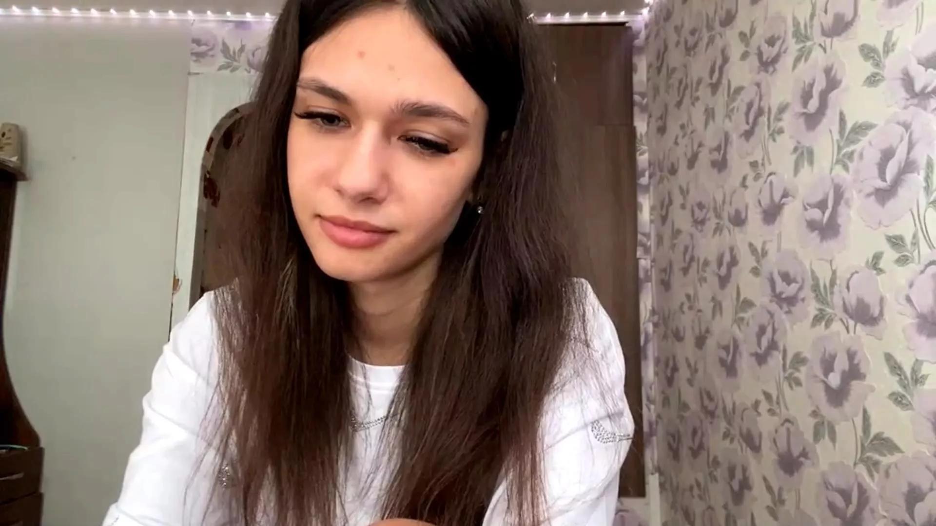 EmmaBellumsss on Cam4 