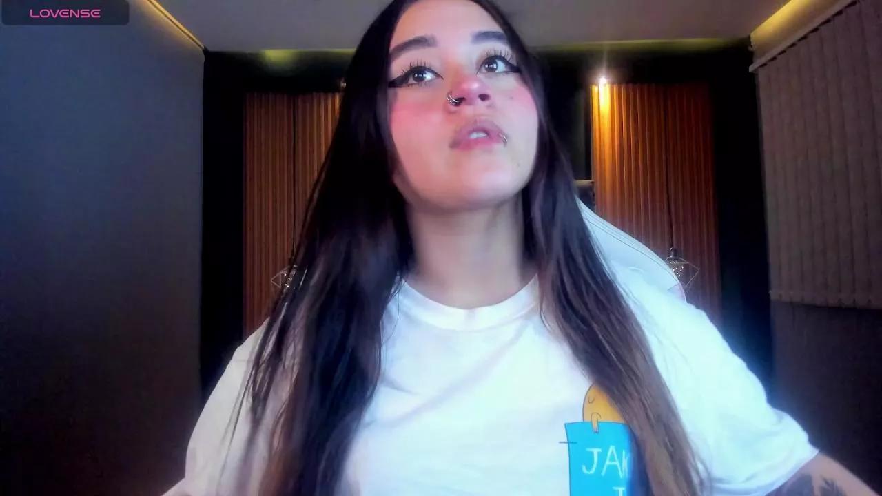 Emmajones9 on Cam4 