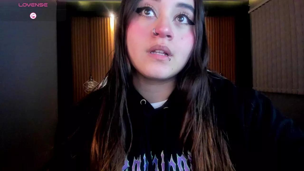 Emmajones9 on Cam4 