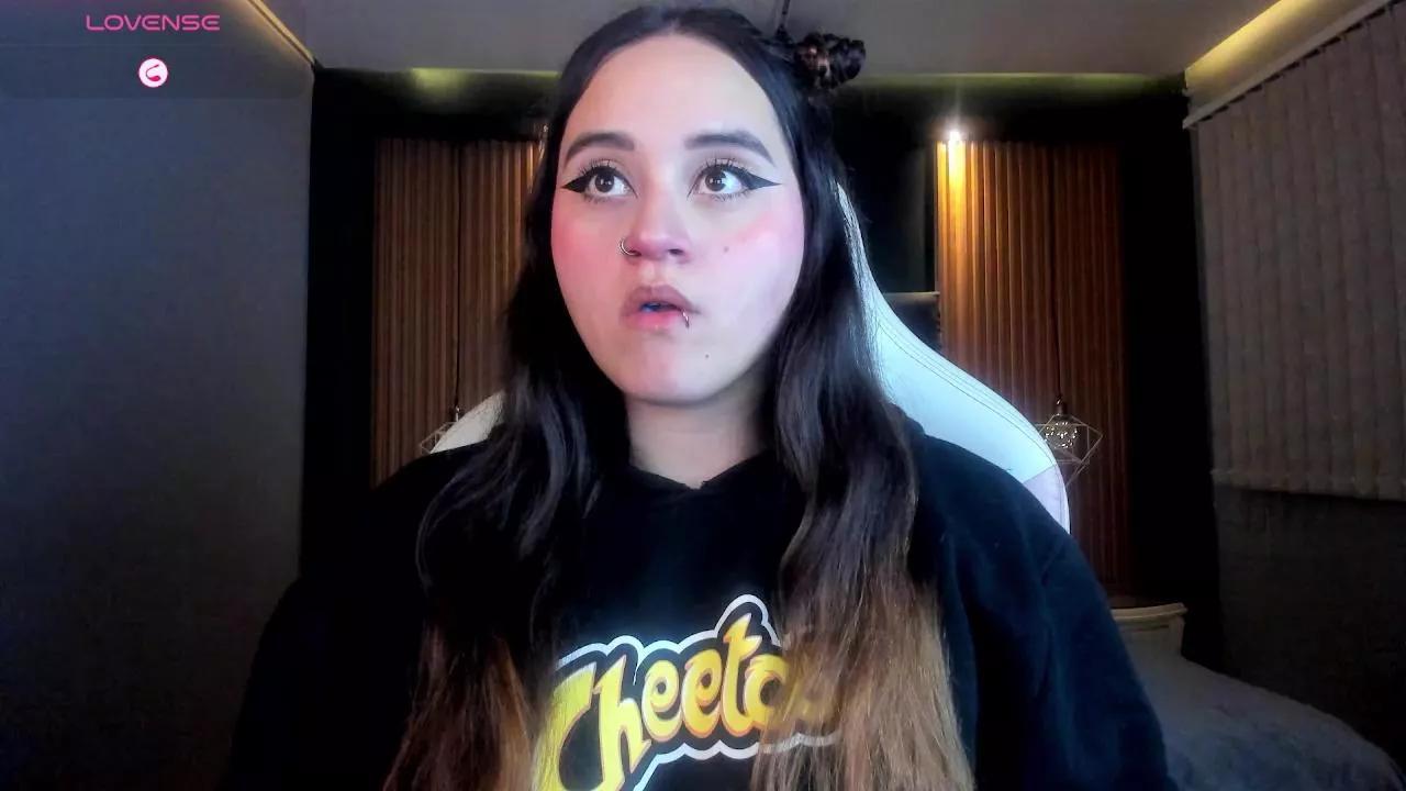Emmajones9 on Cam4 
