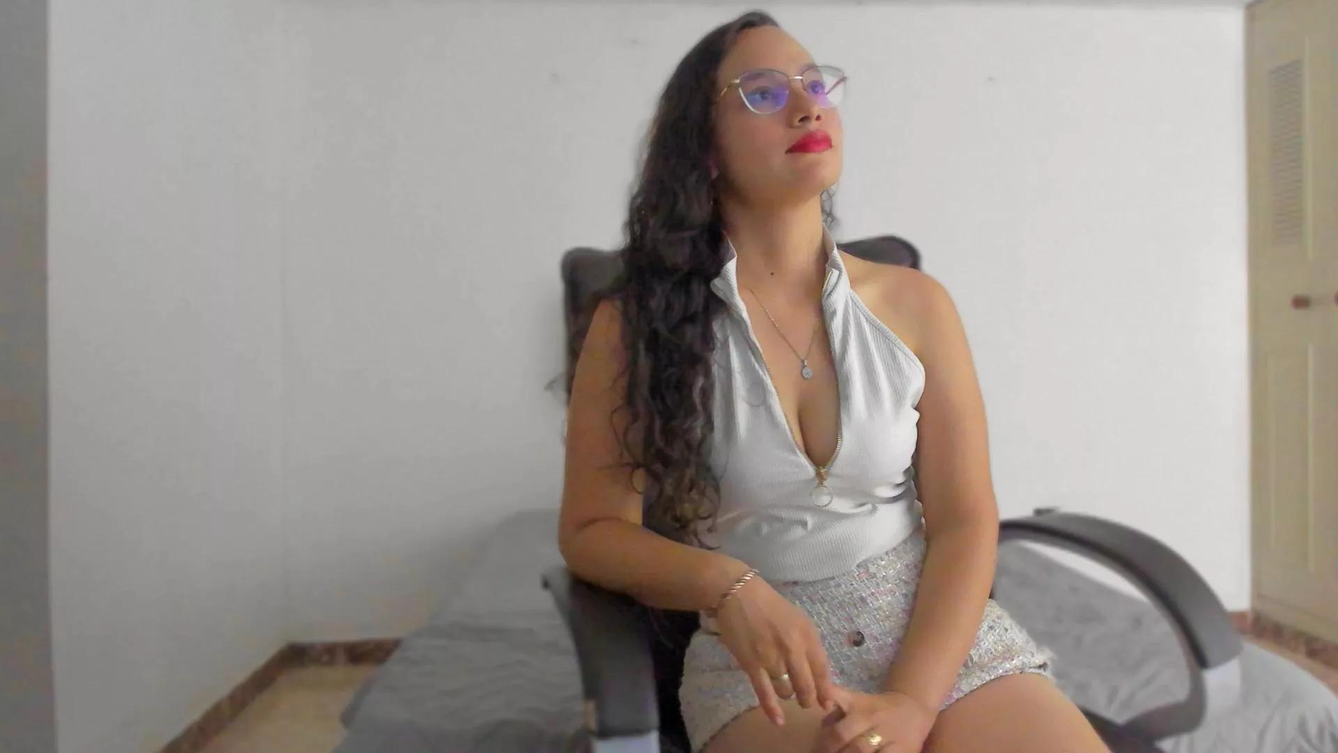 EmmaTorres9 on Cam4 