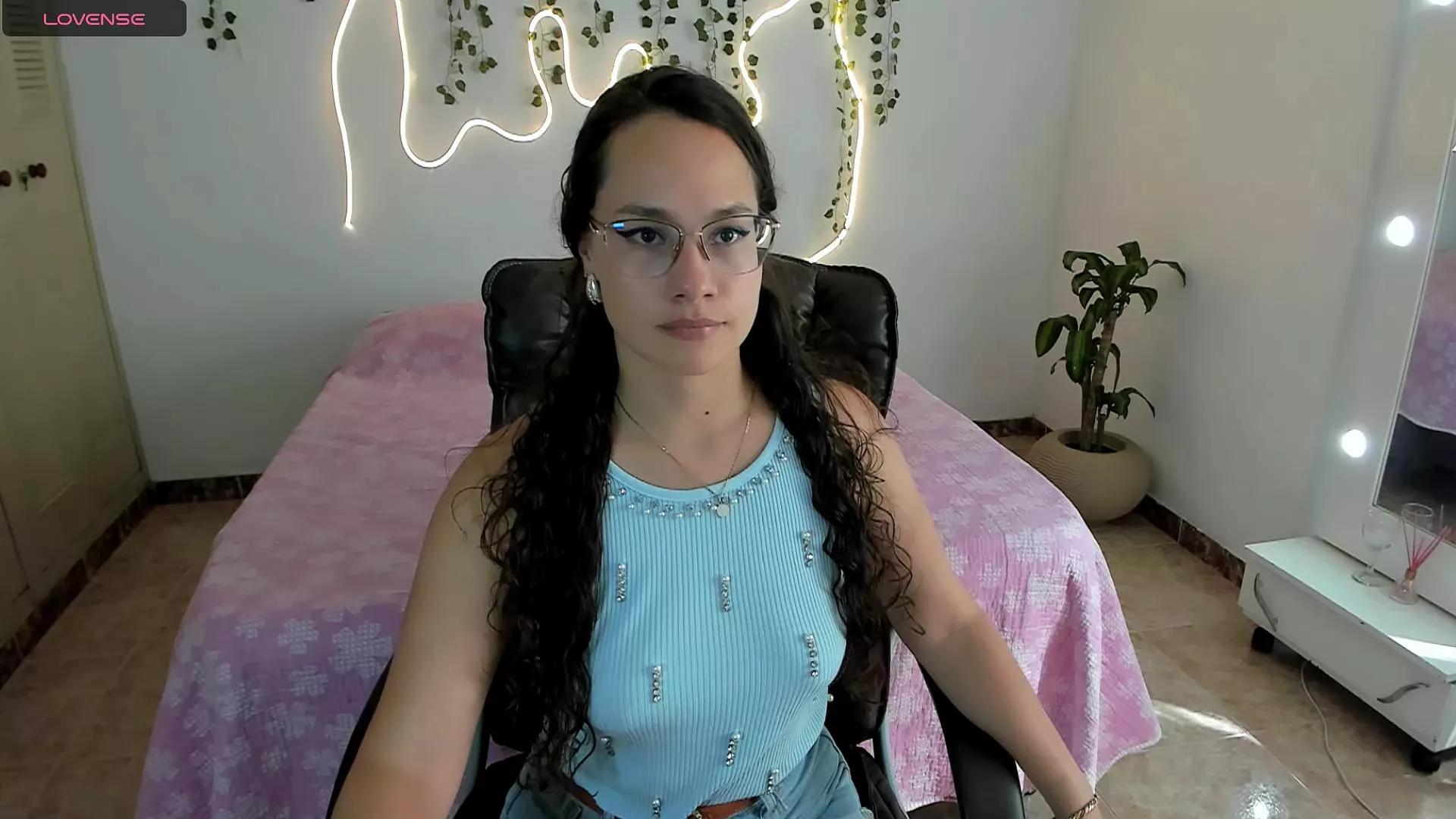 EmmaTorres9 on Cam4 