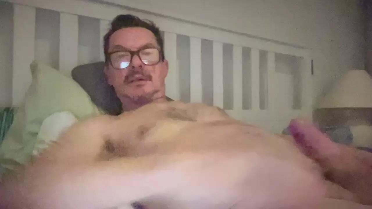 emu49 on Cam4 