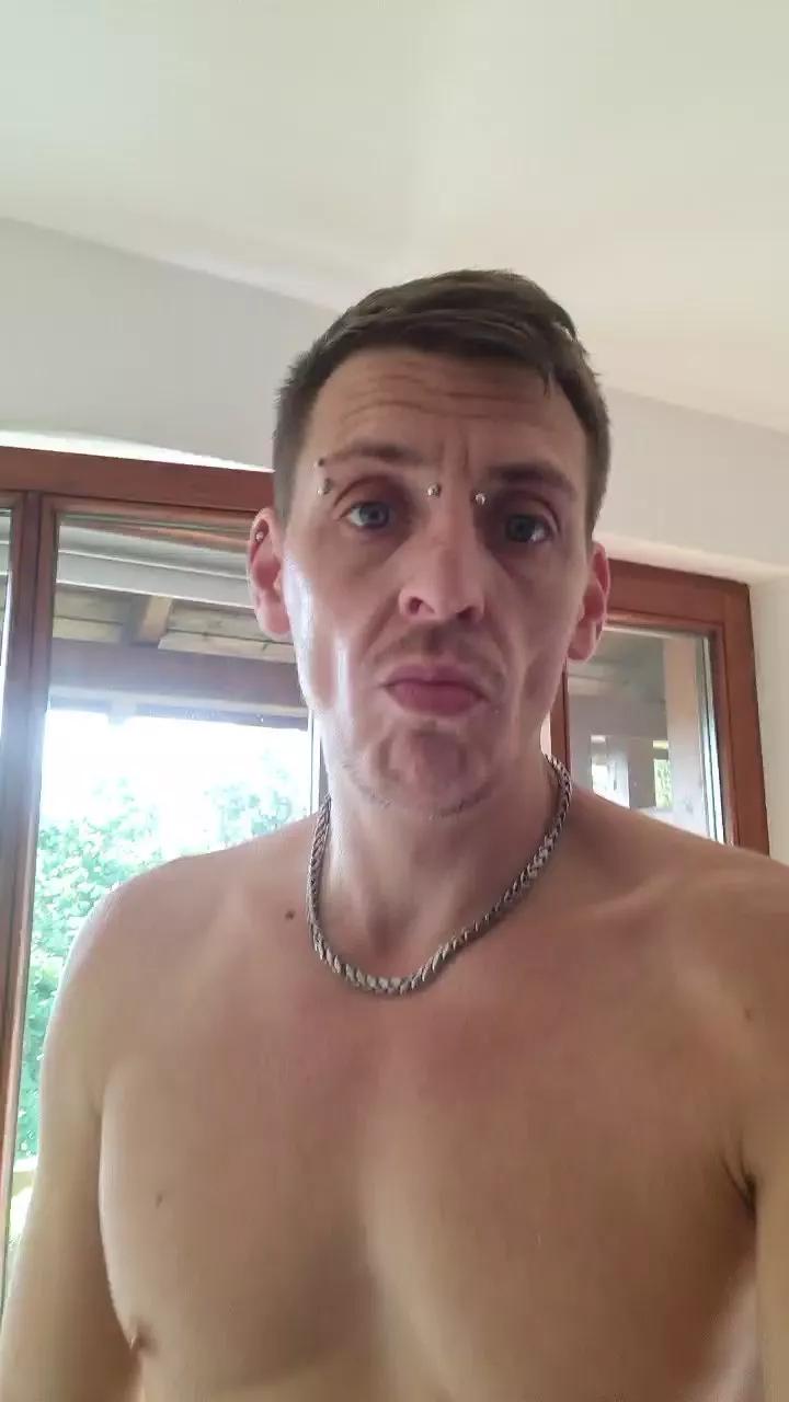 Eskalator198 on Cam4