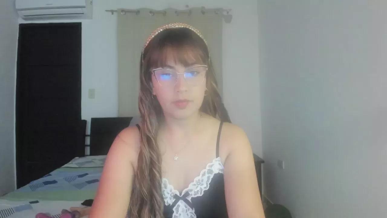 Esmeralda_shy on Cam4 