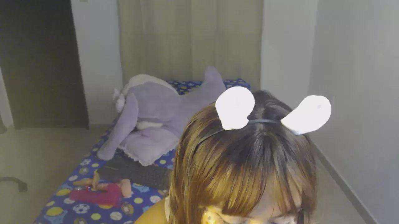 Esmeralda_shy on Cam4 