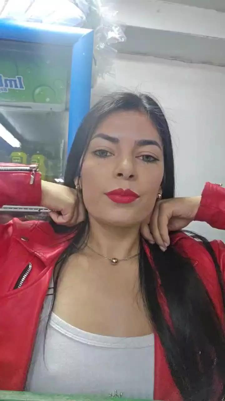 Estefanii_R on Cam4 