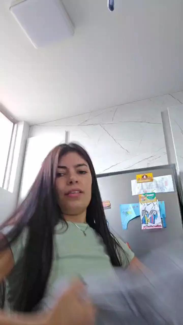 Estefanii_R on Cam4 