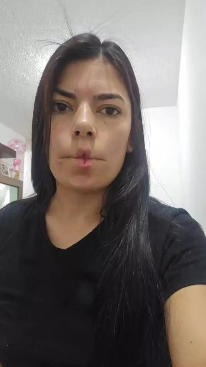 Estefanii_R on Cam4 