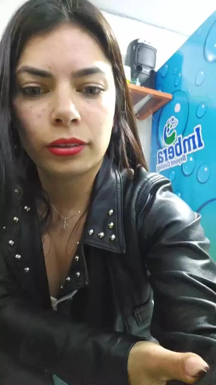 Estefanii_R on Cam4 