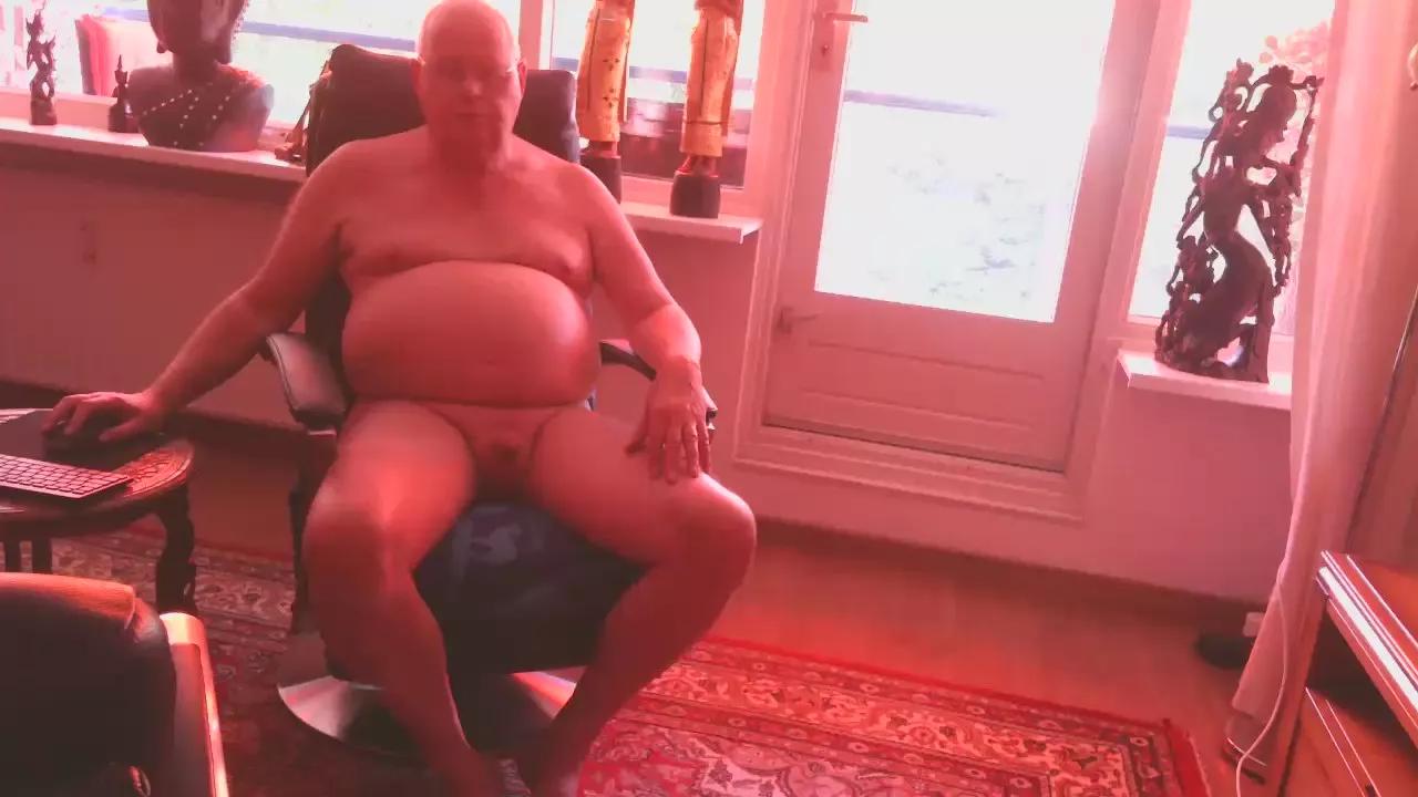 Exhib070 on Cam4 
