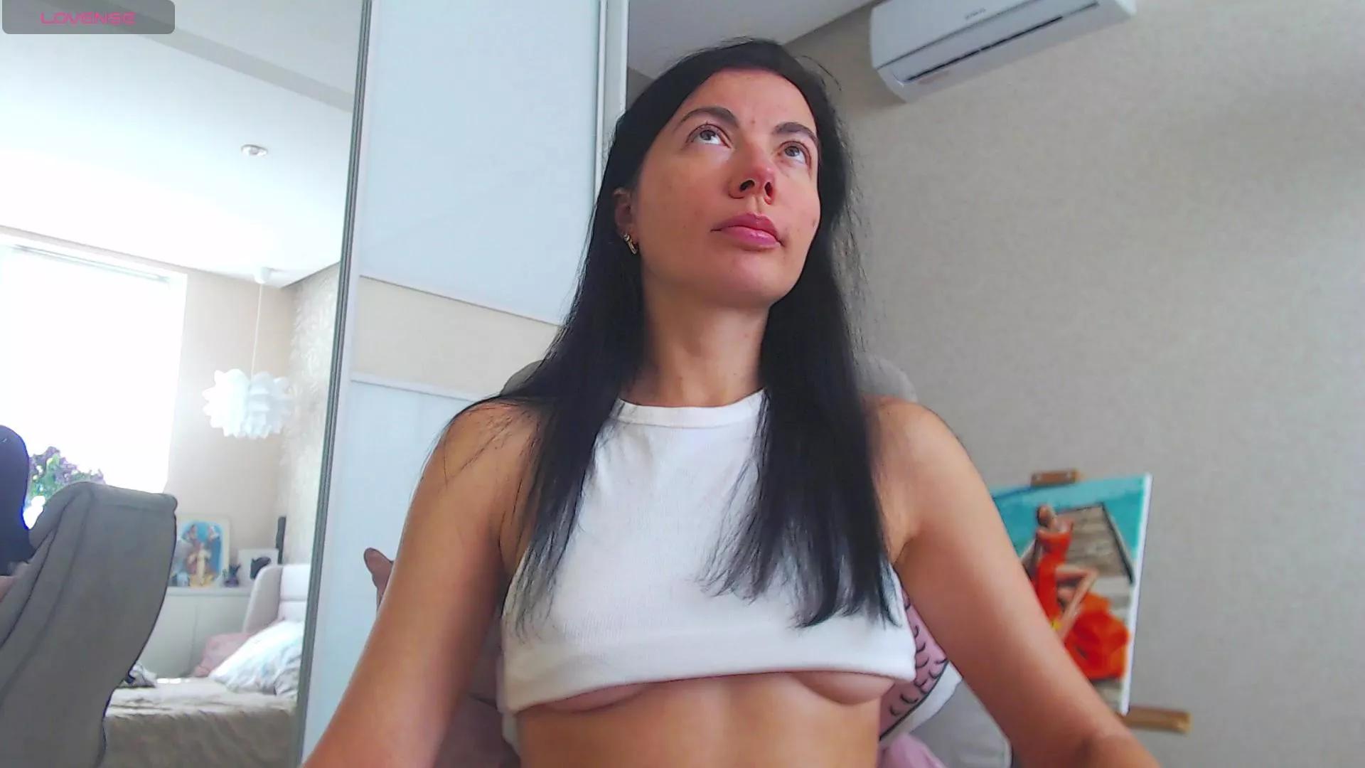 FlirtyMarina on Cam4 
