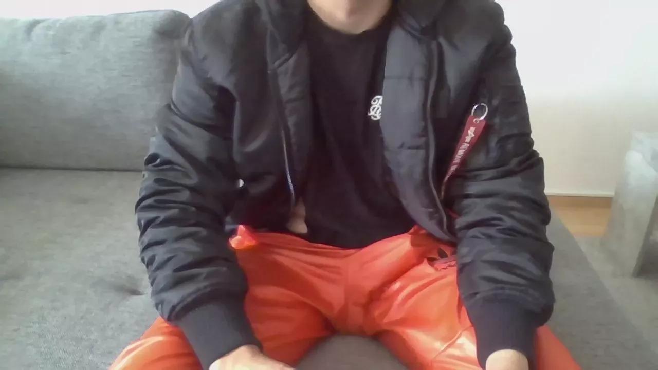 flow_sky on Cam4