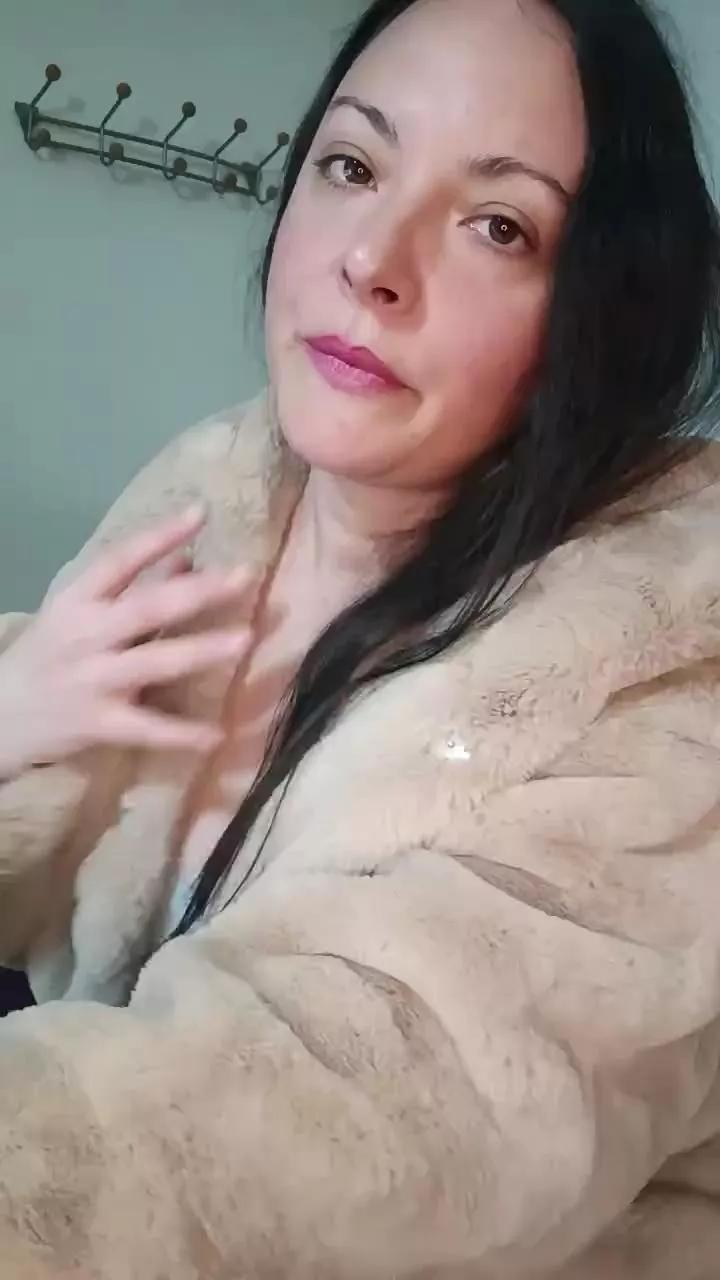 FoxySpanks on Cam4 