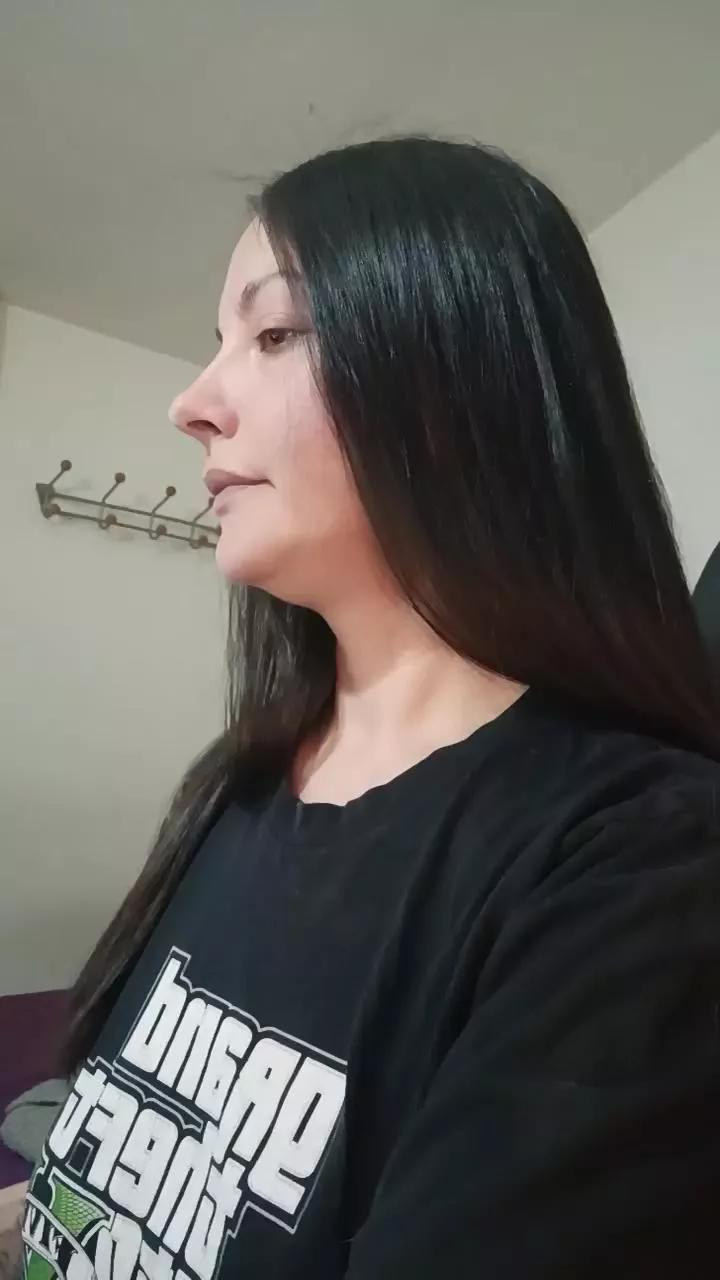 FoxySpanks on Cam4 