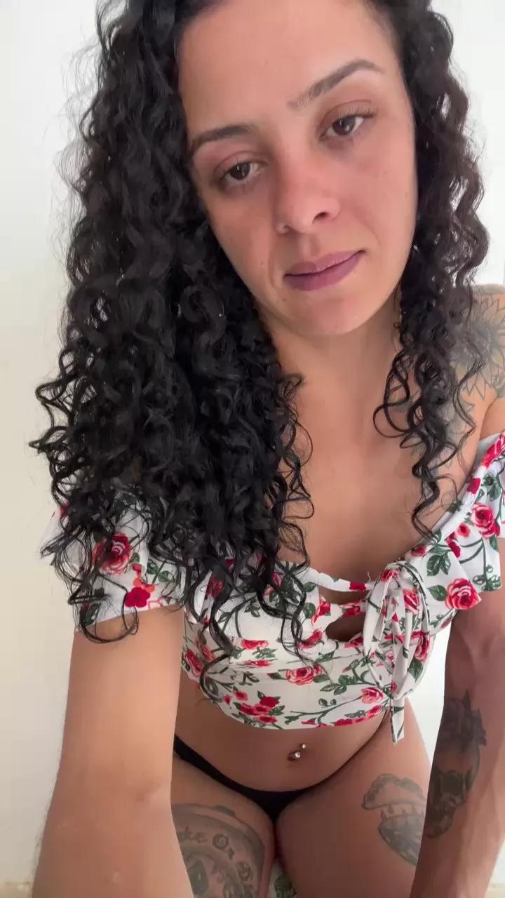 Gatinha2025 on Cam4