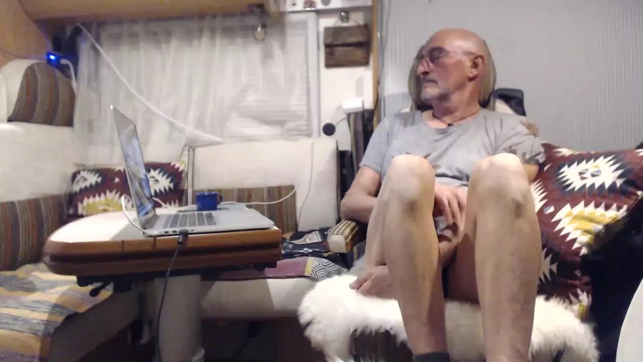 gaypisse1 on Cam4 